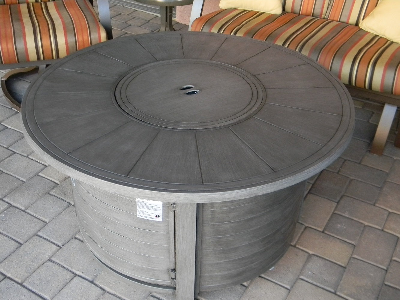 Round Extruded Aluminum Fire Pit in Grey Wood